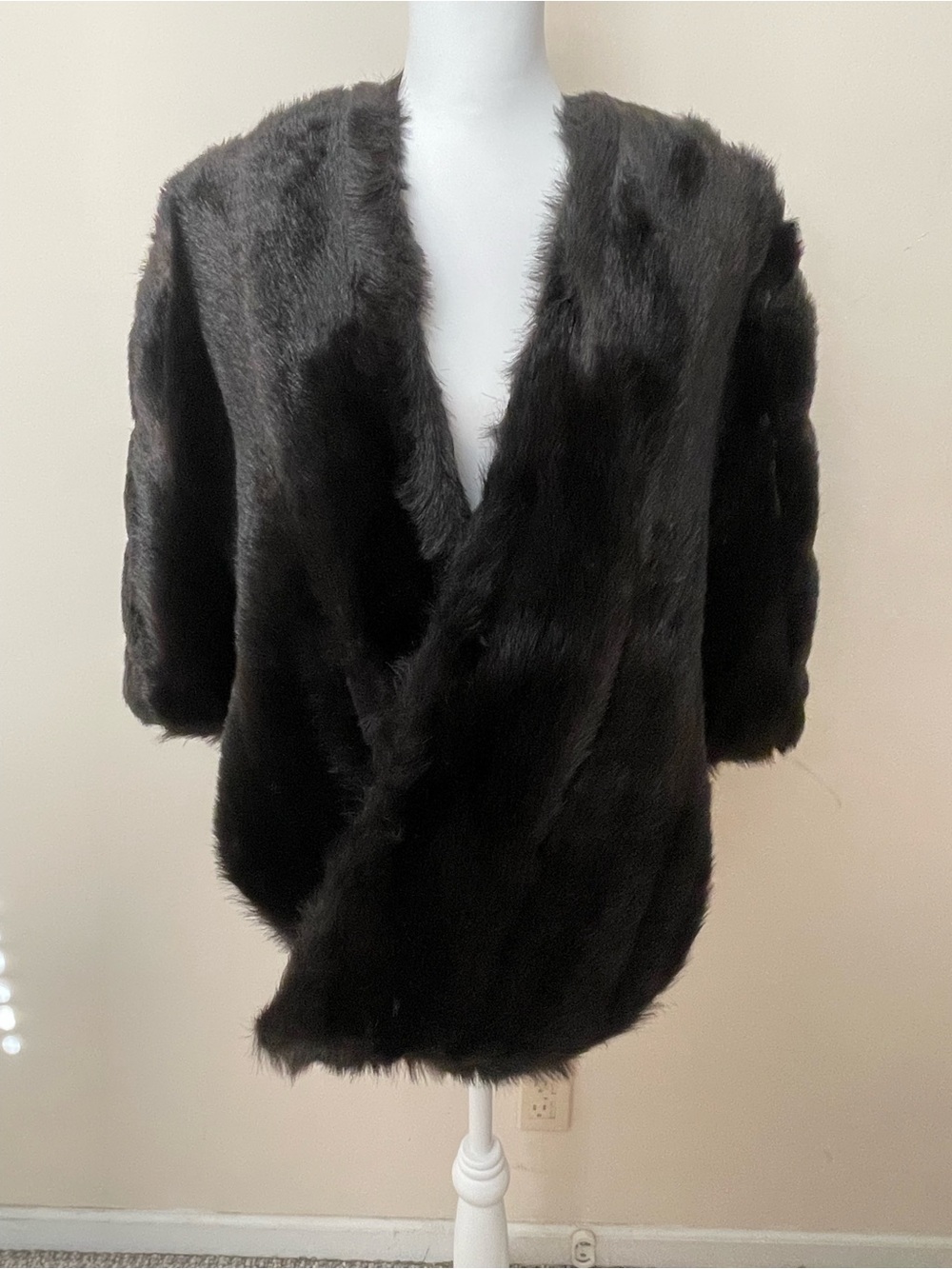 VTG Adrienne Landau Plush Black Faux Fur Wrap Shawl Cape with Pockets, OS